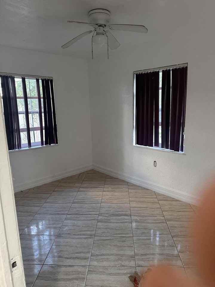 2140 Nw 120th St - Photo 4 of 10