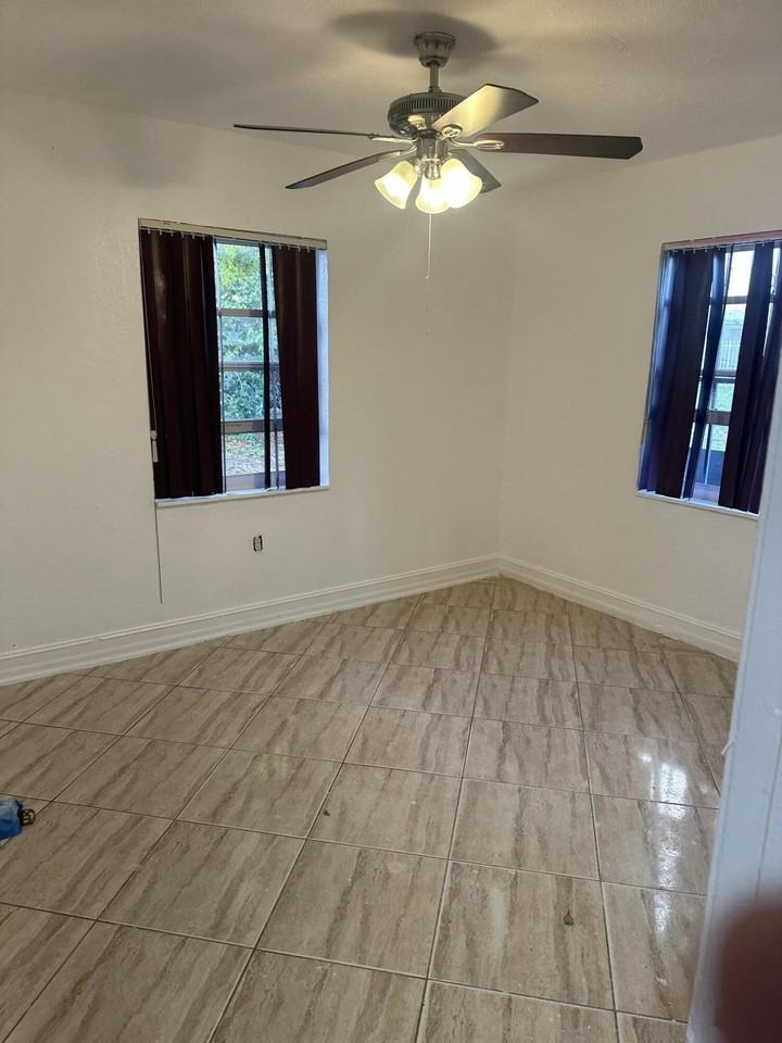 2140 Nw 120th St - Photo 5 of 10