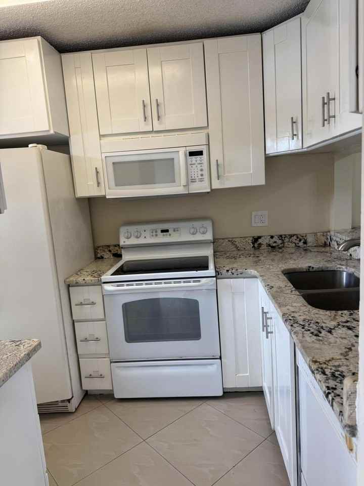 9921 Three Lakes Cir #9921 - Photo 5 of 46