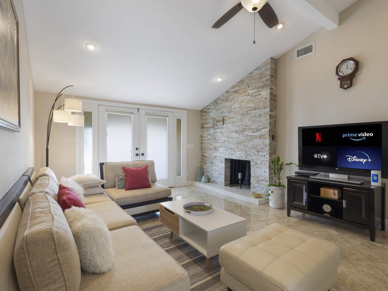 832 Green St - Photo 5 of 32