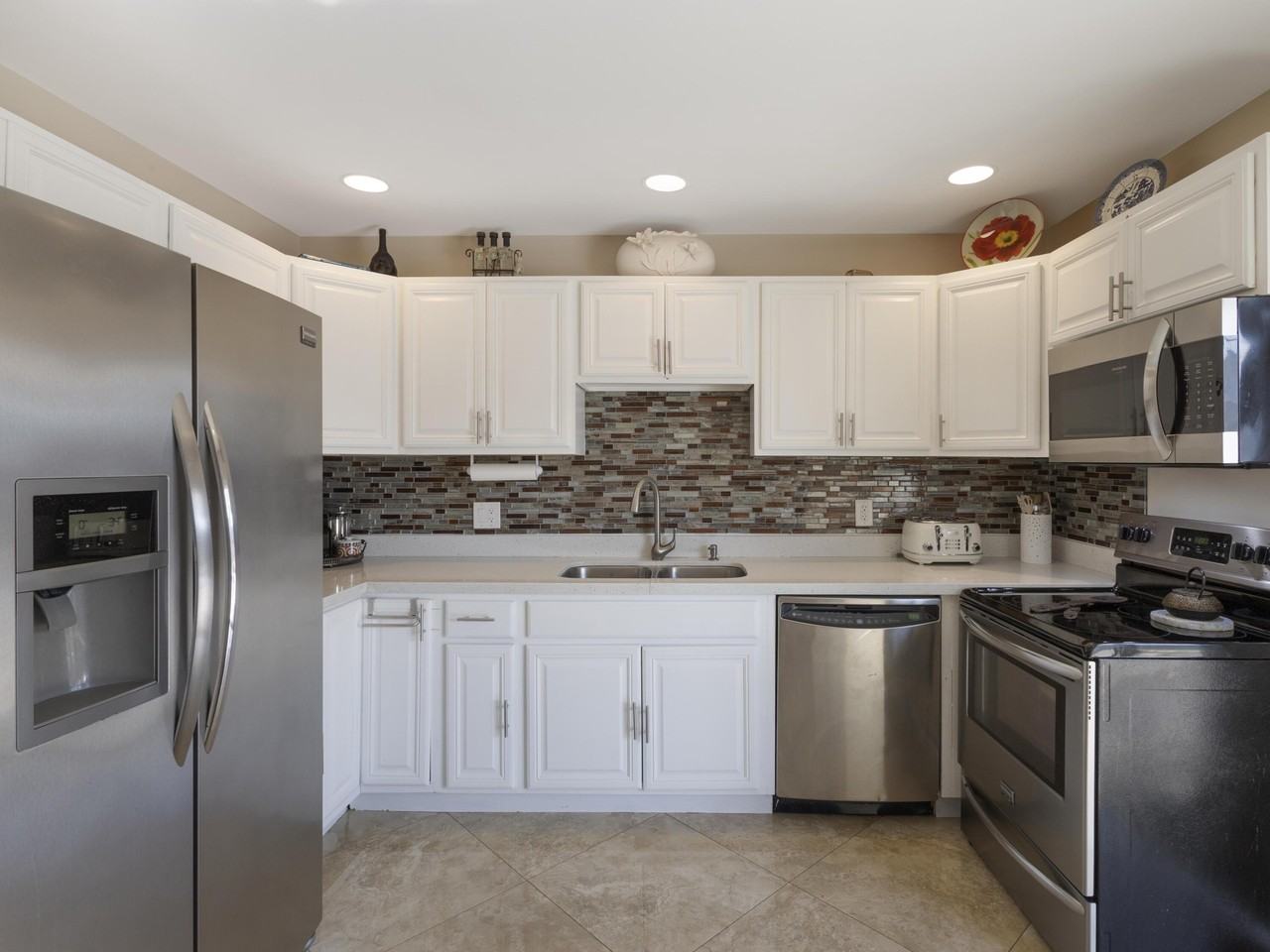 832 Green St - Photo 7 of 32