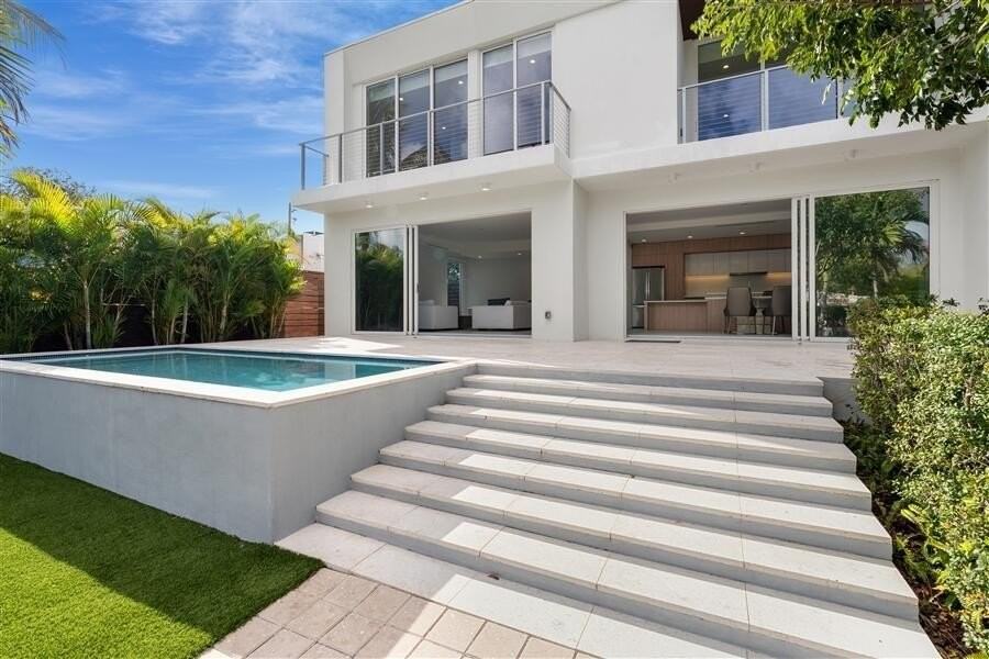 605 Sw 12th St - Photo 4 of 35