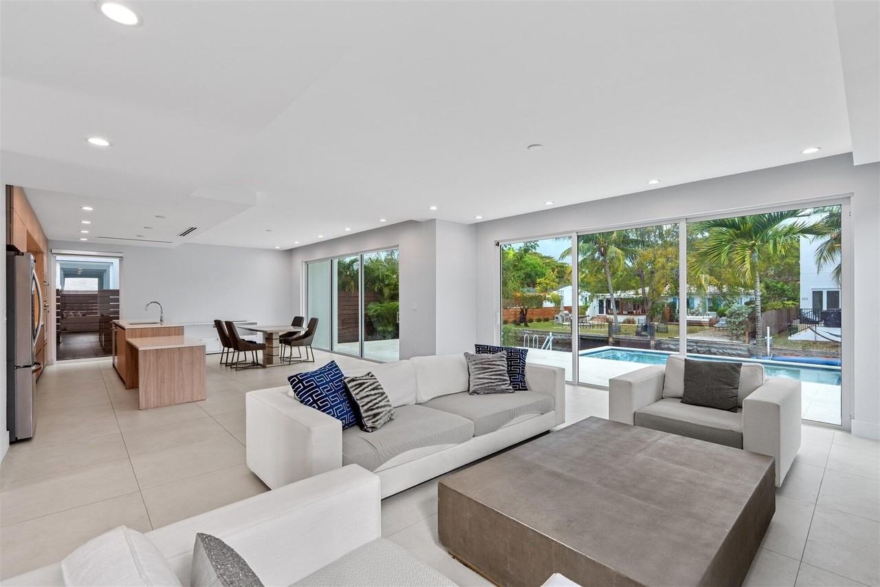 605 Sw 12th St - Photo 5 of 35