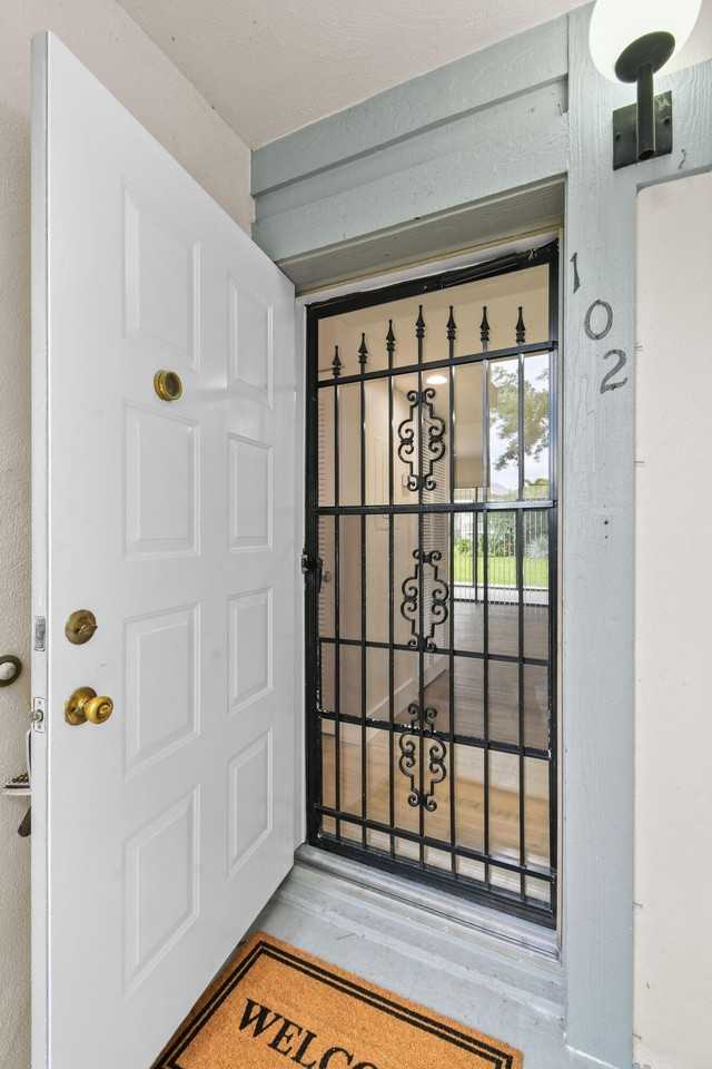 2233 Nw 22nd Ave #102 - Photo 4 of 50