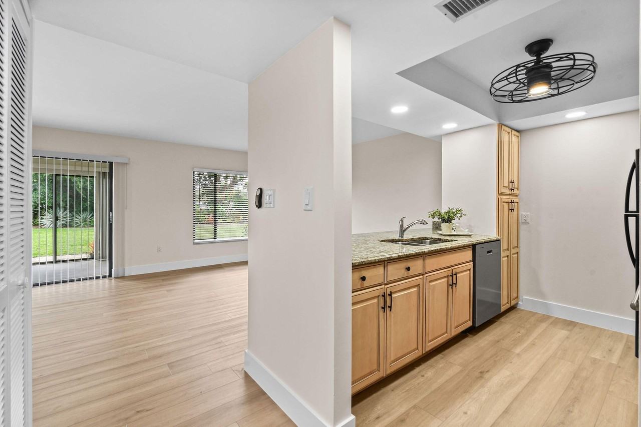 2233 Nw 22nd Ave #102 - Photo 7 of 50