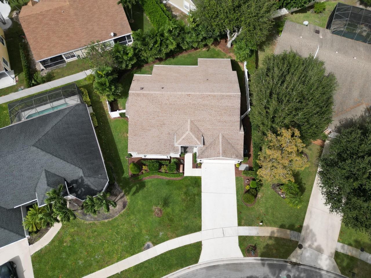 1000 Lake Breeze Dr - Photo 3 of 30