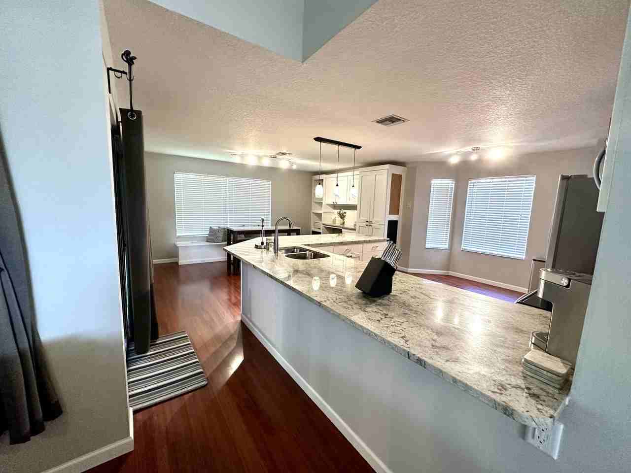 1000 Lake Breeze Dr - Photo 3 of 24