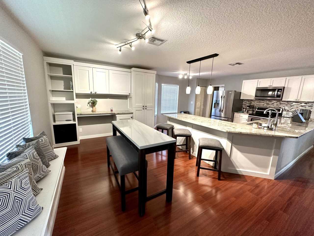 1000 Lake Breeze Dr - Photo 4 of 24