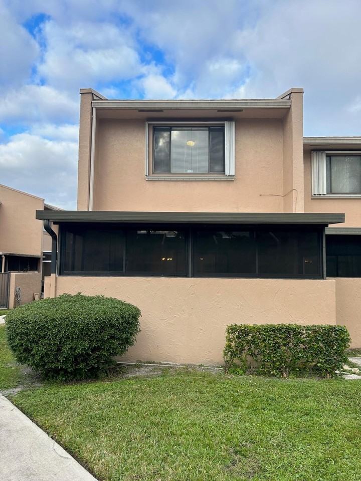 139 Sparrow Dr #2H - Photo 2 of 18