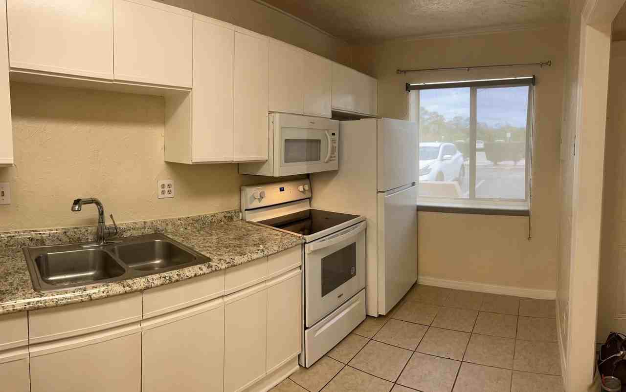 139 Sparrow Dr #2H - Photo 4 of 18