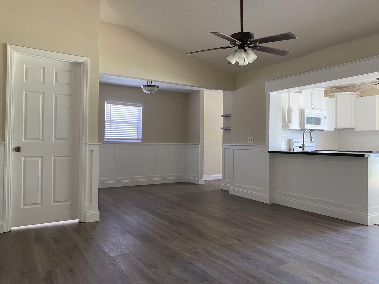 1057 Sw Spruce St - Photo 3 of 12