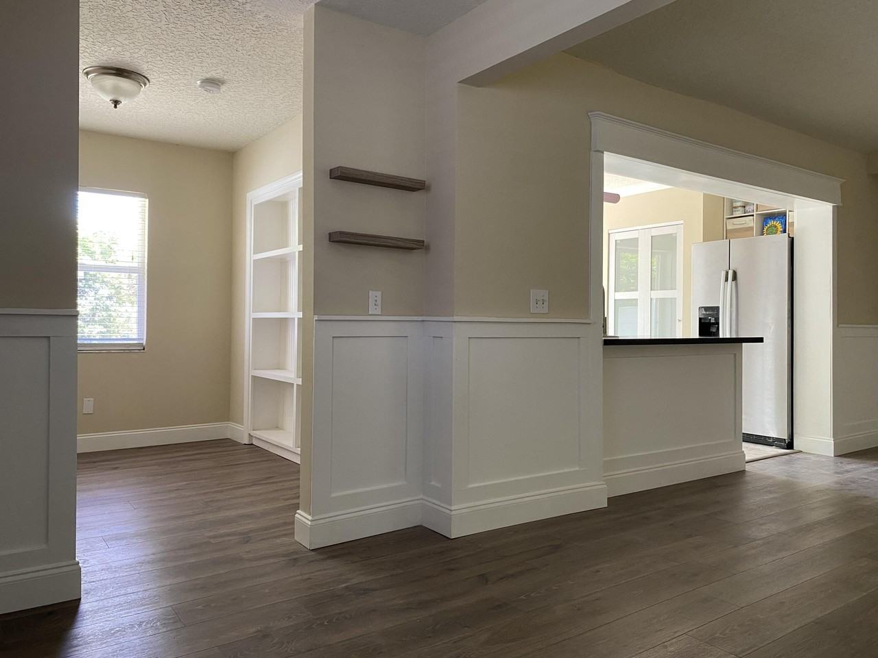 1057 Sw Spruce St - Photo 4 of 12