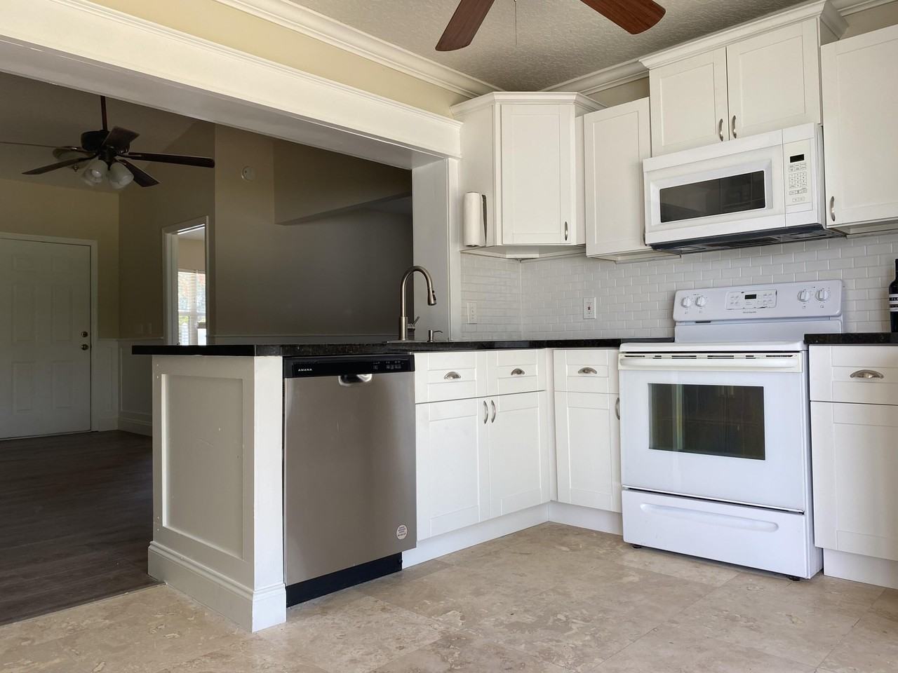 1057 Sw Spruce St - Photo 7 of 12