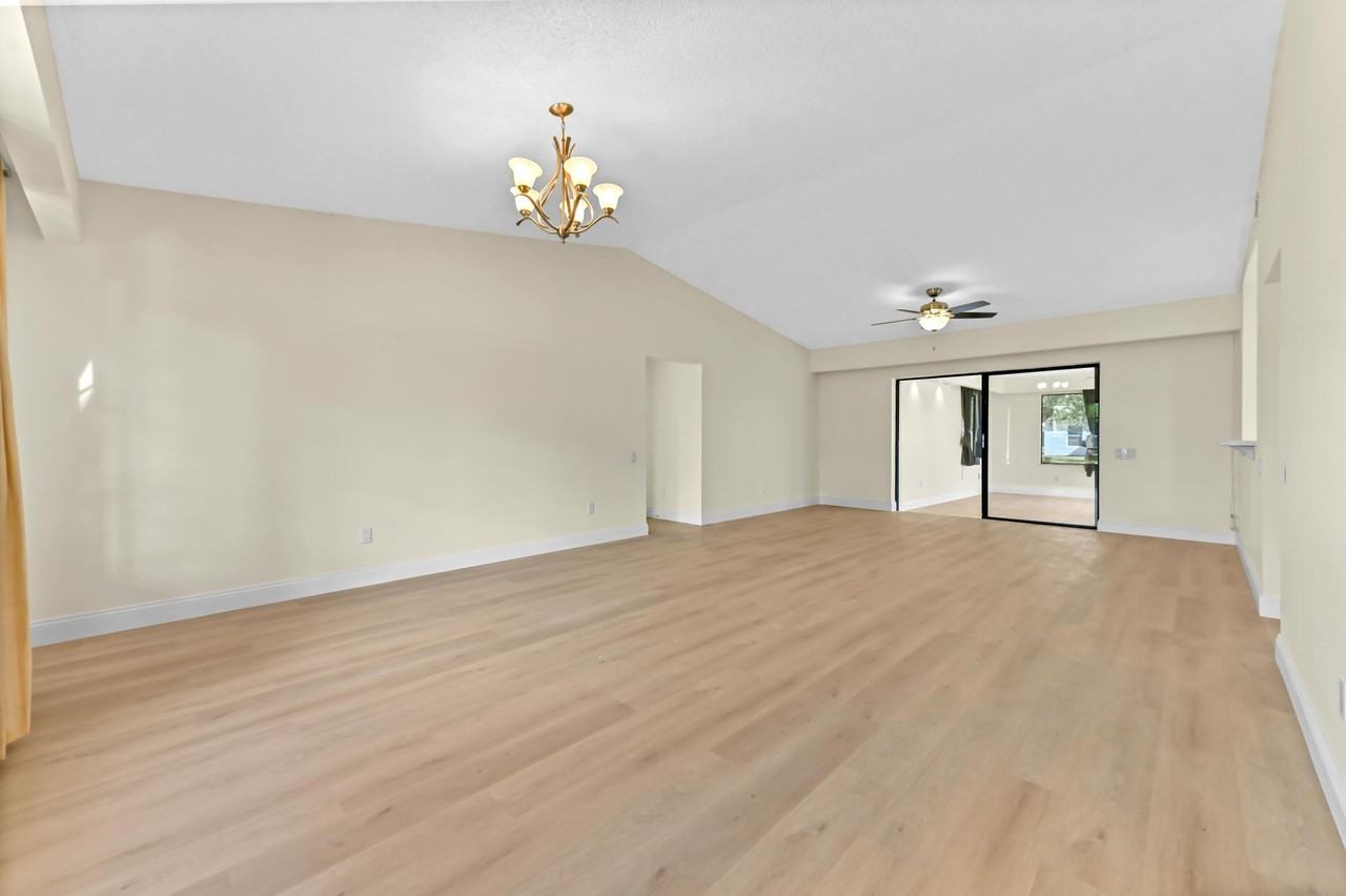 571 Se Anchor Ln - Photo 3 of 25