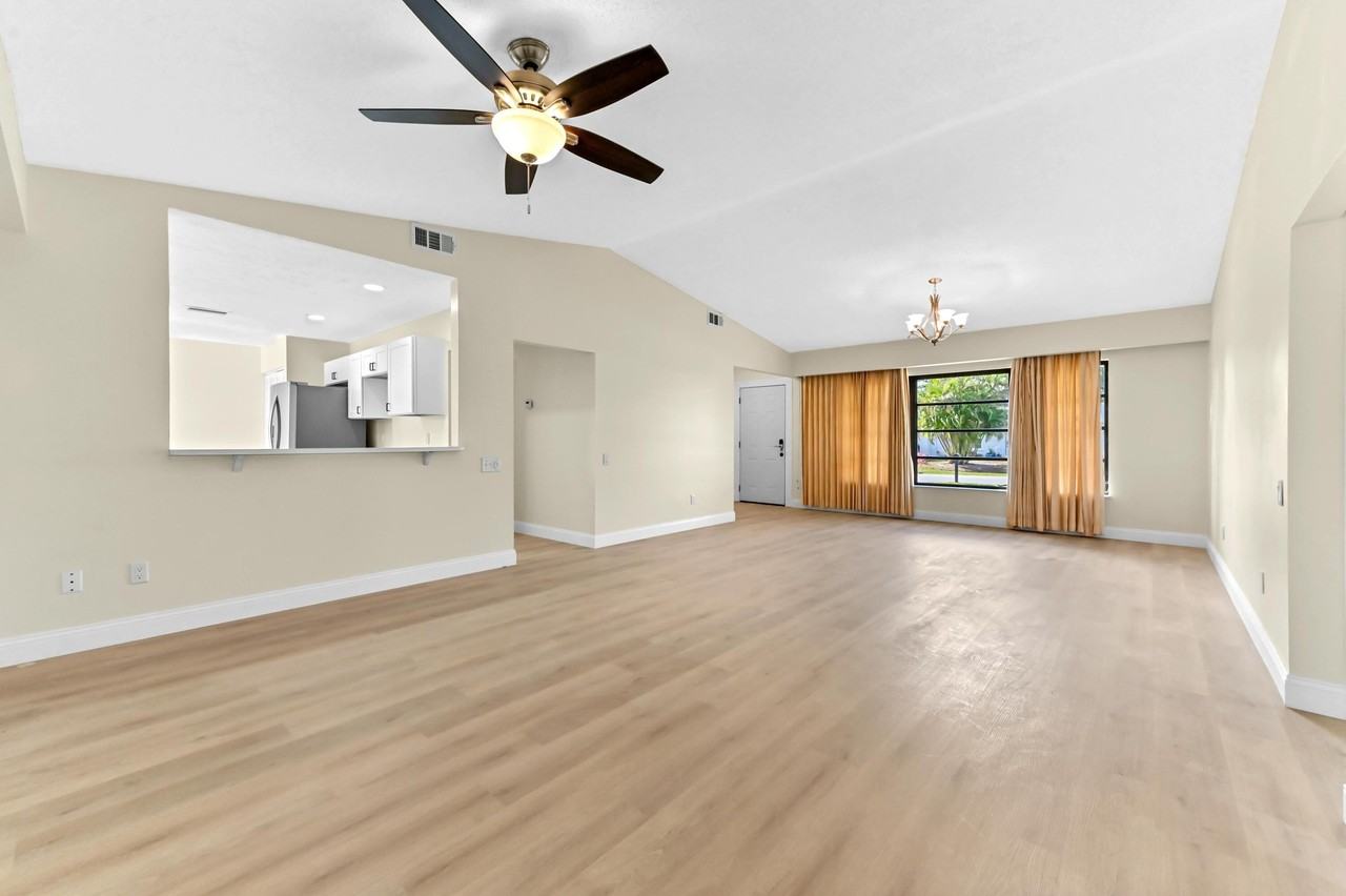 571 Se Anchor Ln - Photo 5 of 25