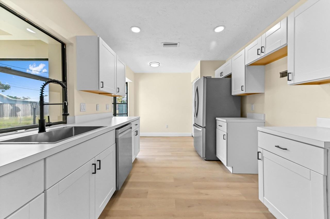 571 Se Anchor Ln - Photo 6 of 25