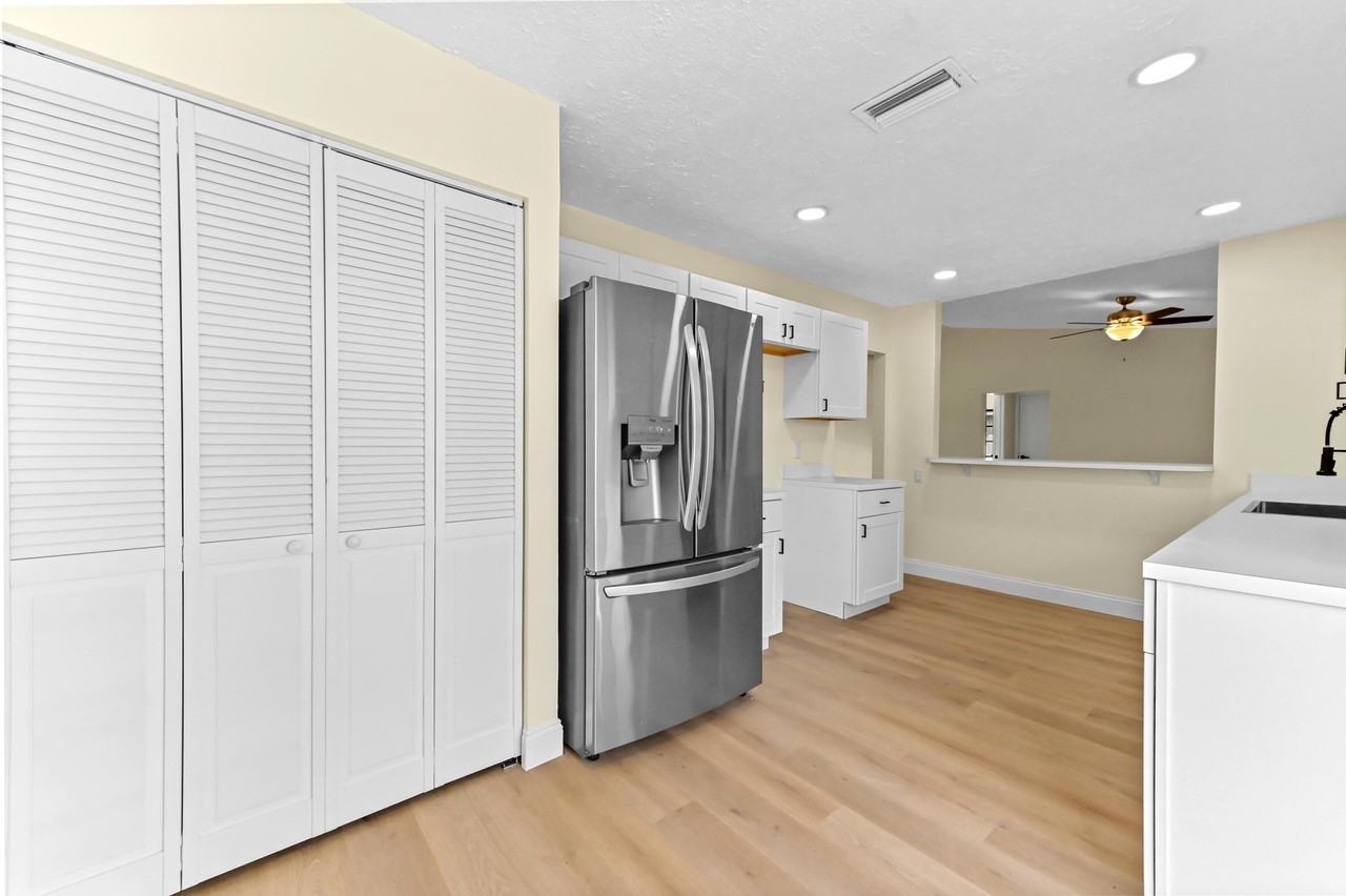 571 Se Anchor Ln - Photo 7 of 25