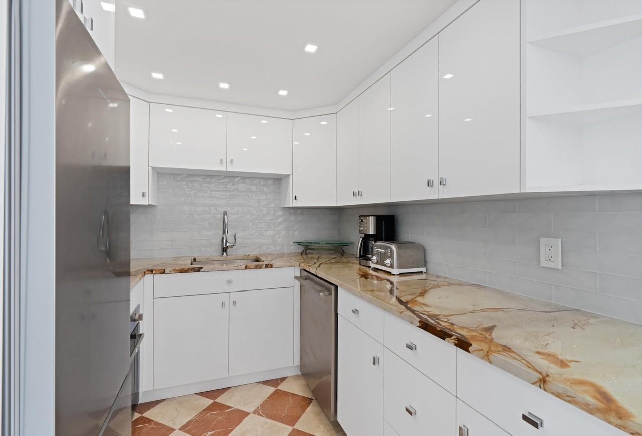 401 Peruvian Ave #3020 - Photo 4 of 8
