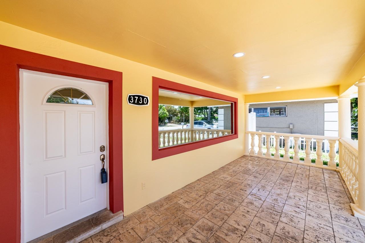 3730 Ne 13th Ter - Photo 4 of 32