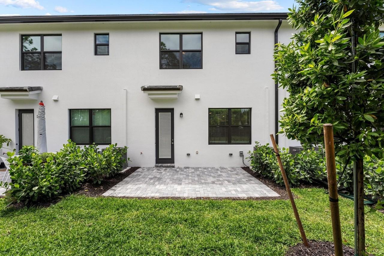 4333 Efendi Dr - Photo 2 of 50