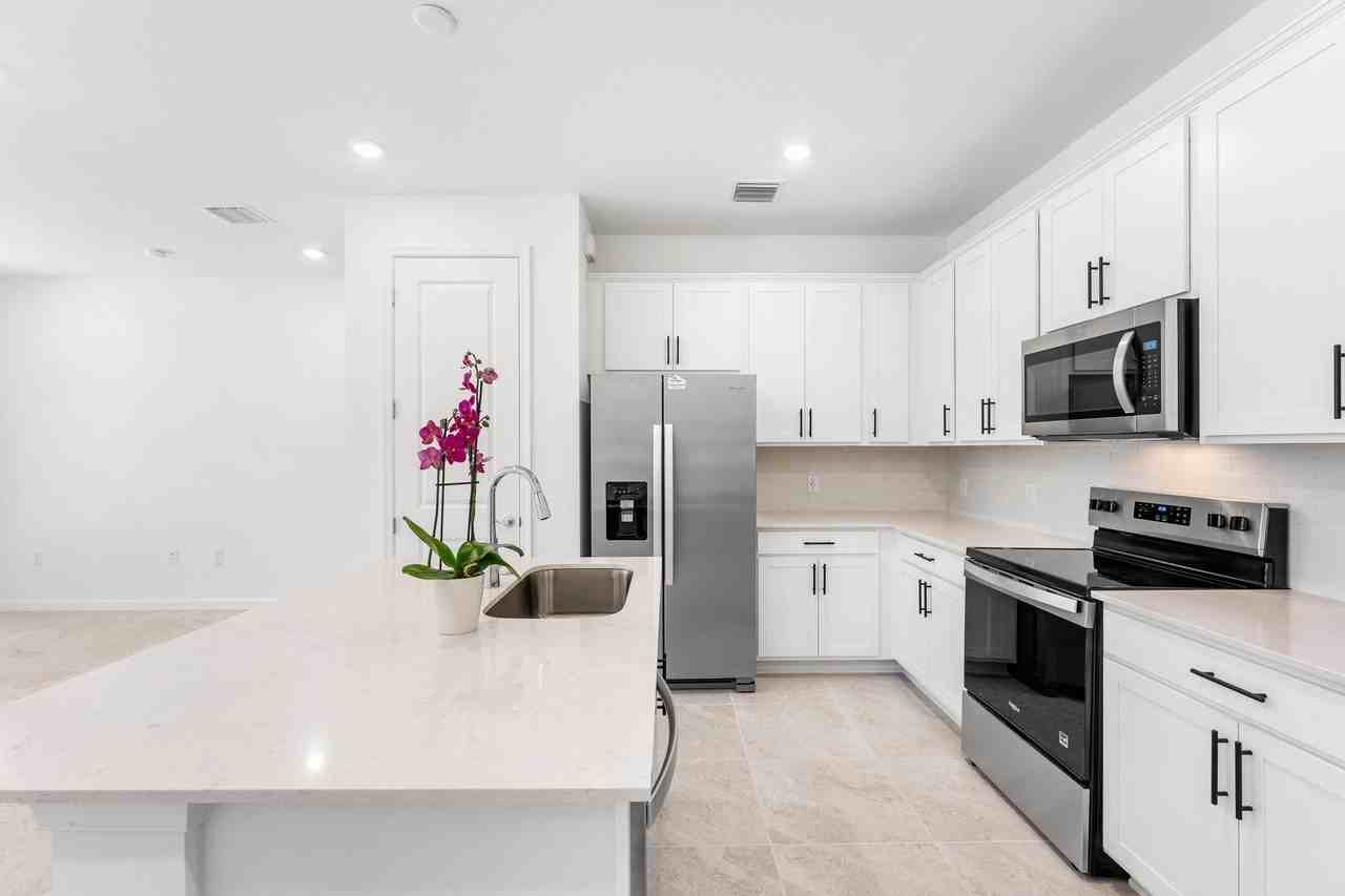 4333 Efendi Dr - Photo 3 of 50