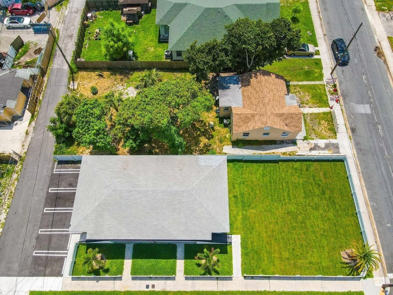 1319 Douglass Ave #102 - Photo 3 of 24