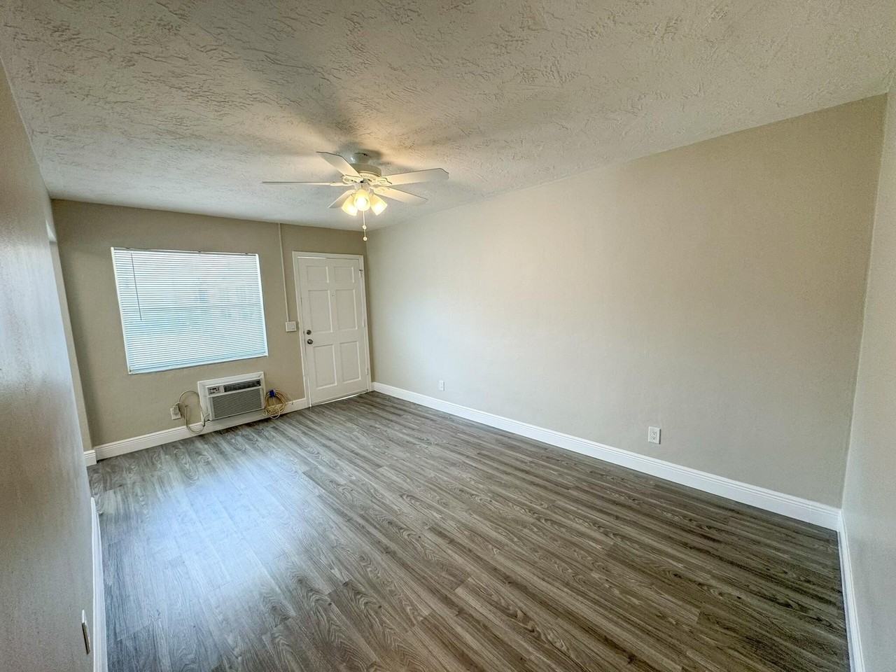 908 14th St #1 - Photo 3 of 12