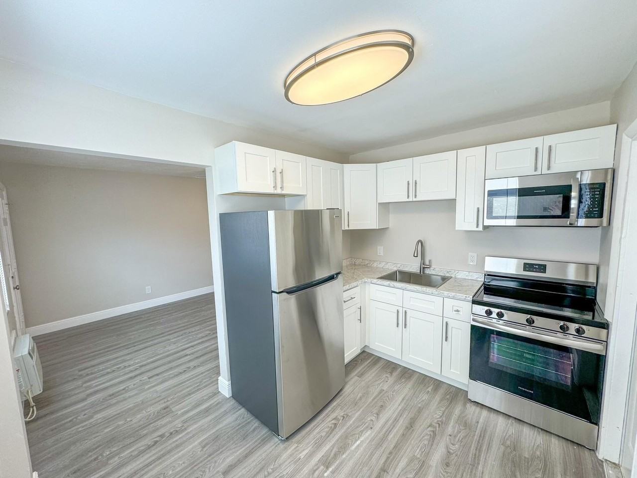 908 14th St #1 - Photo 4 of 12