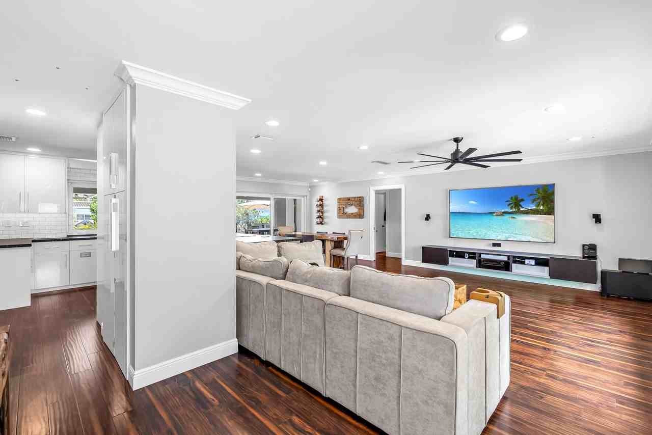 2471 Ne 46th St - Photo 5 of 31