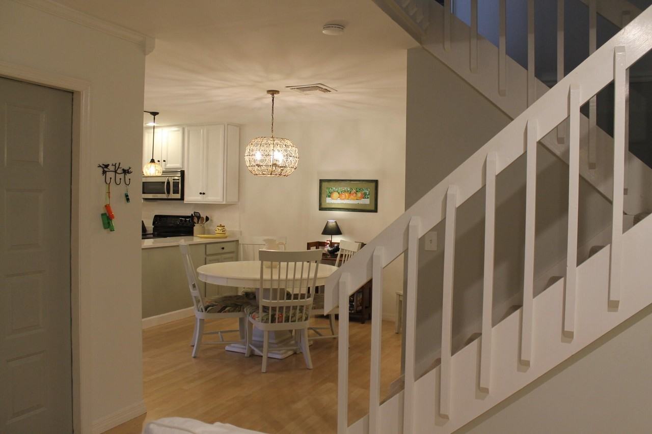 301 Se Castle Ct - Photo 3 of 24