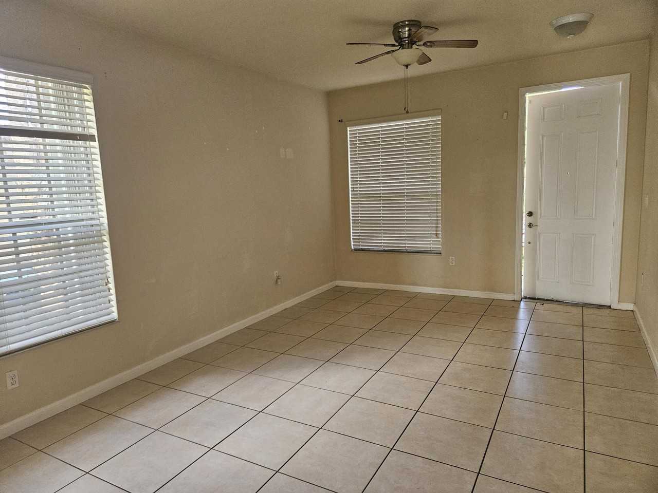 3255 Nw 31st Ter - Photo 6 of 17