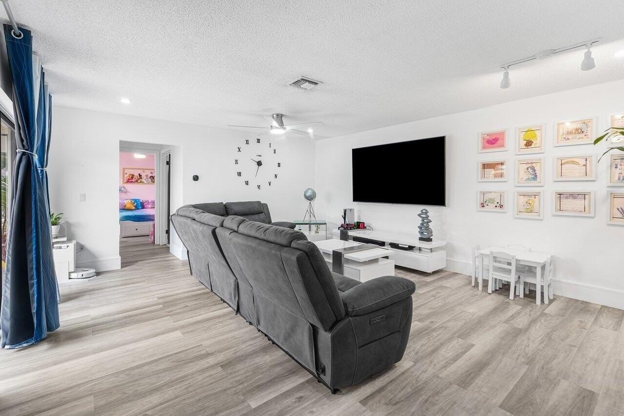 8014 Ambach Way - Photo 7 of 20