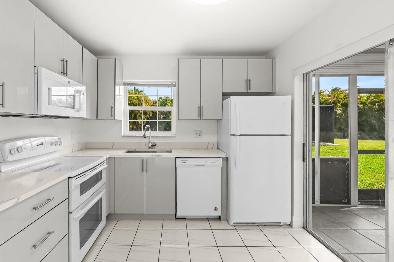 9162 Sw 5th St #A - Photo 3 of 36