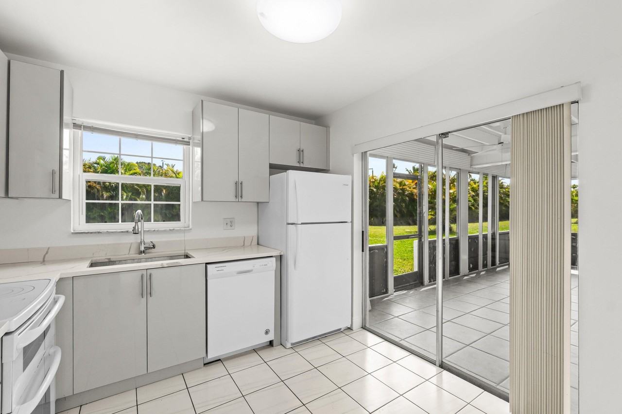 9162 Sw 5th St #A - Photo 4 of 36