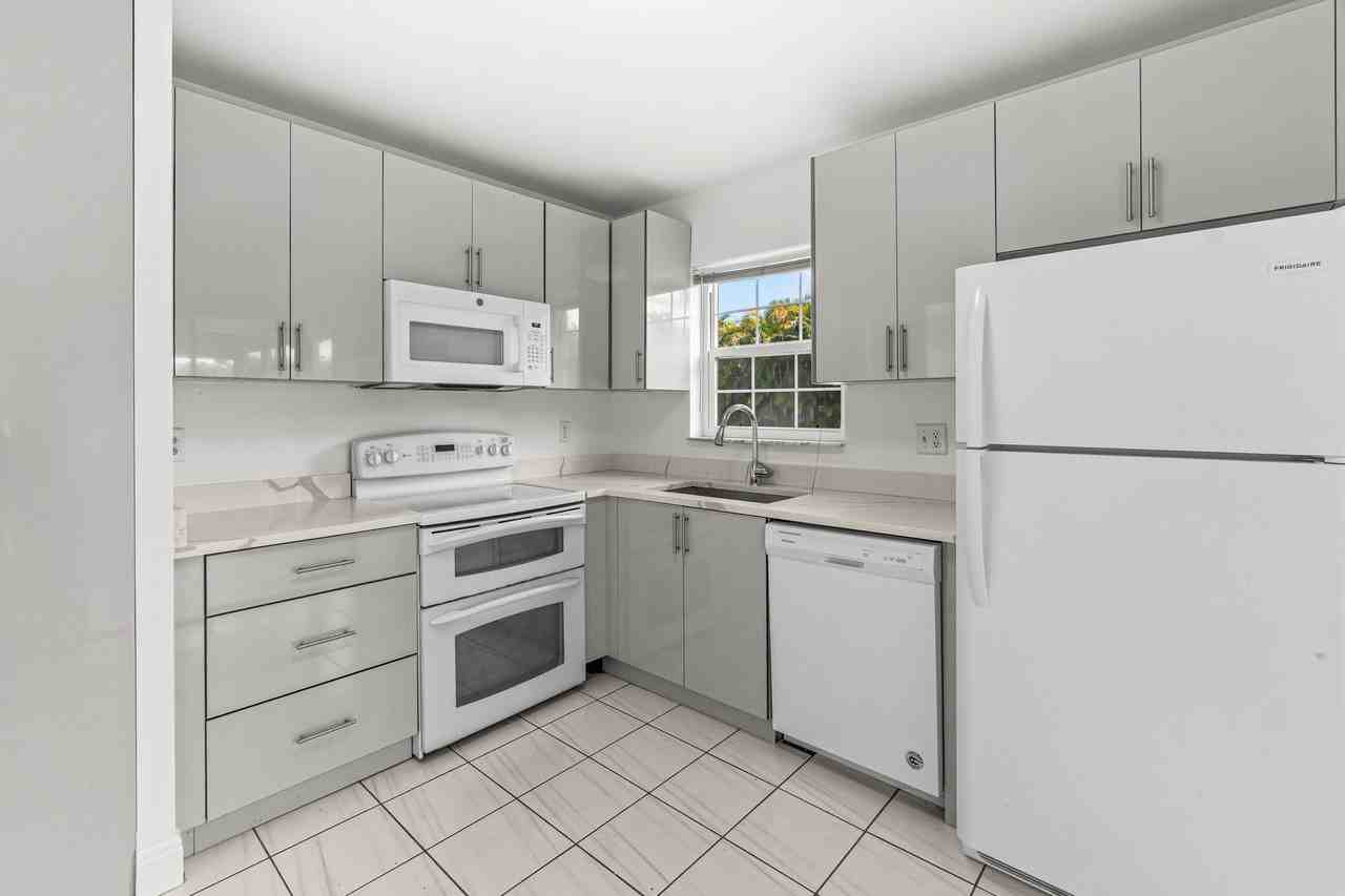 9162 Sw 5th St #A - Photo 5 of 36