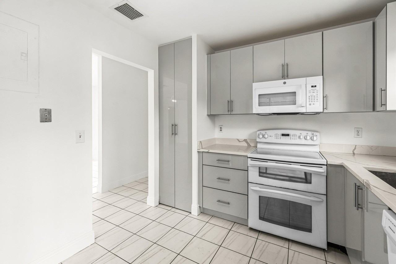 9162 Sw 5th St #A - Photo 6 of 36