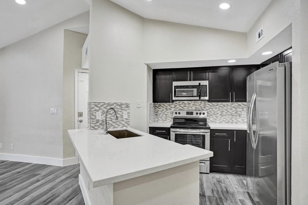 595 Vista Isles Dr #1925 - Photo 2 of 26