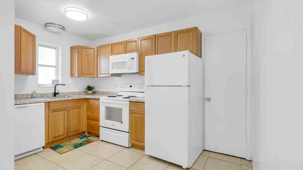 711 Se 15th St #5 - Photo 2 of 41