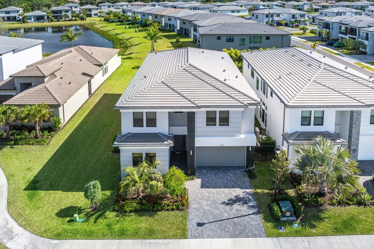 8260 Royal County Down Rd - Photo 2 of 29