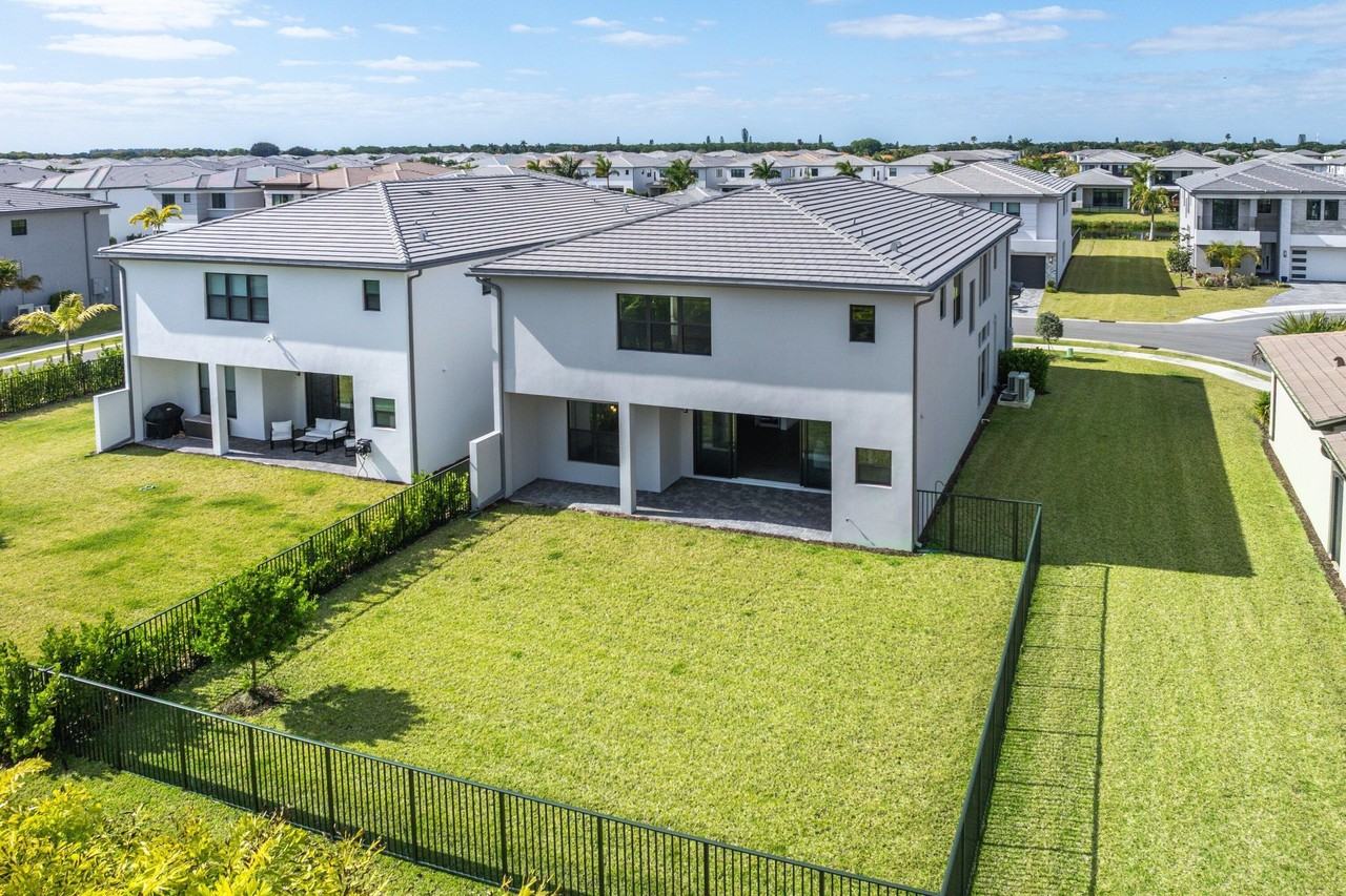 8260 Royal County Down Rd - Photo 3 of 29