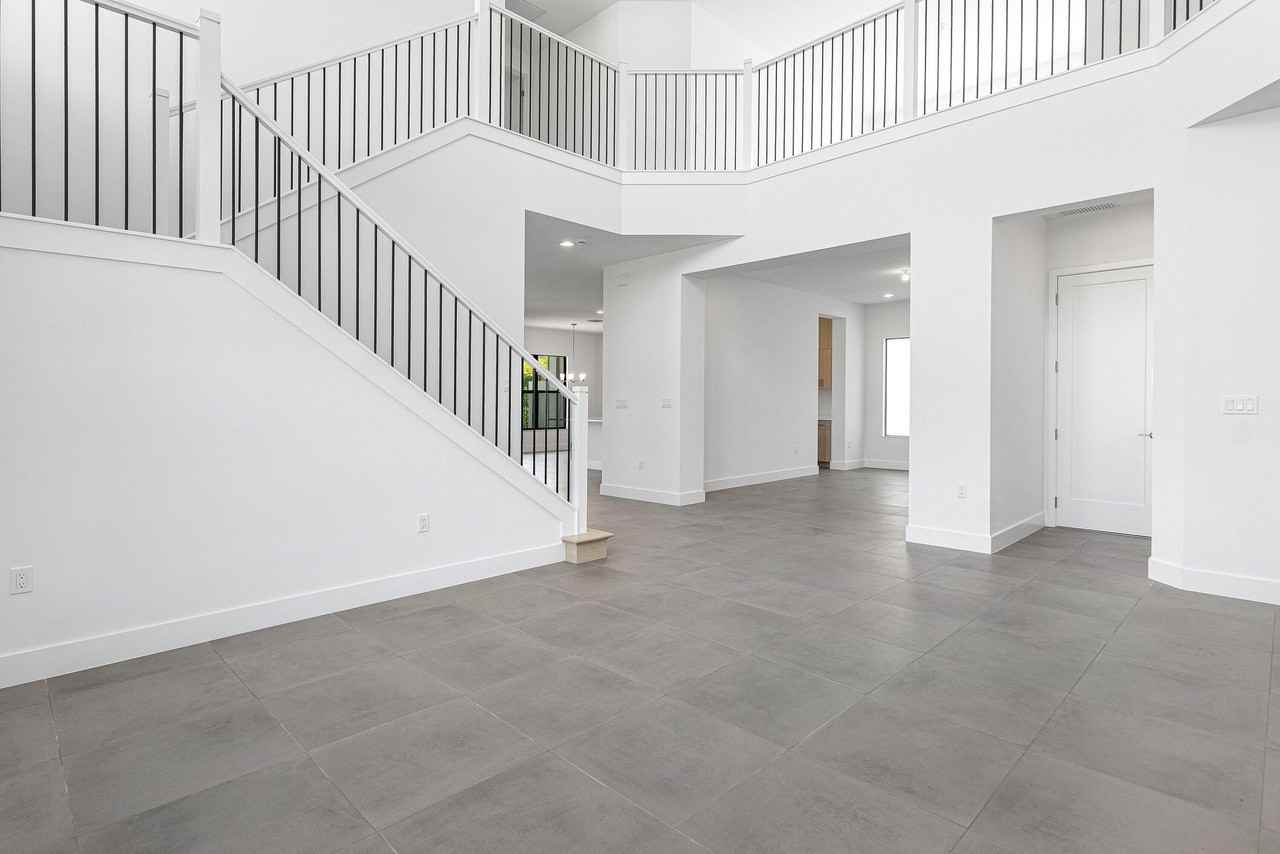 8260 Royal County Down Rd - Photo 5 of 29