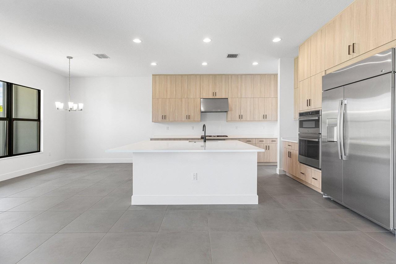 8260 Royal County Down Rd - Photo 7 of 29