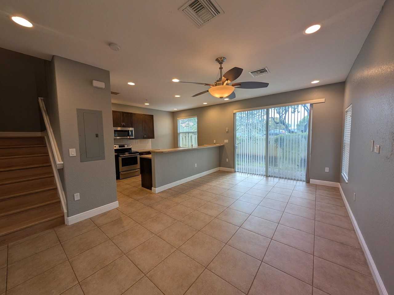 2851 W Prospect Rd #701 - Photo 4 of 41