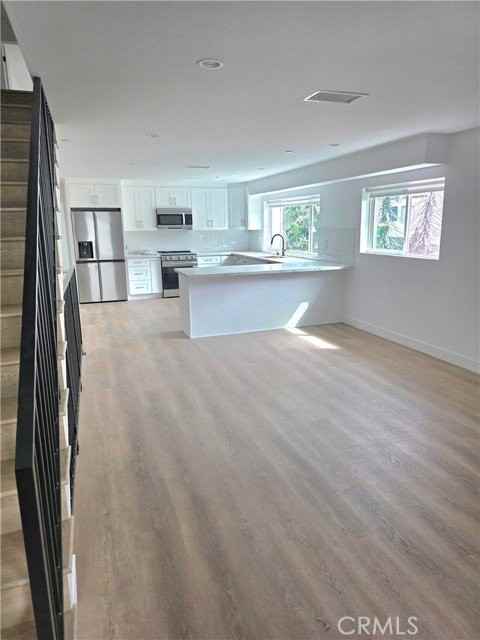 14169 Calvert St - Photo 3 of 8