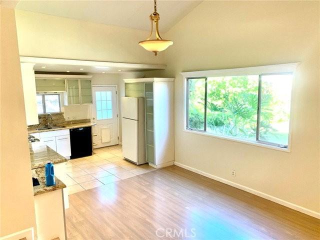 12720 Sarah St - Photo 3 of 8