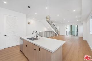 5248 Auckland Ave - Photo 4 of 8