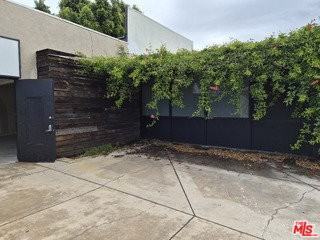 10835 Magnolia Blvd - Photo 4 of 8