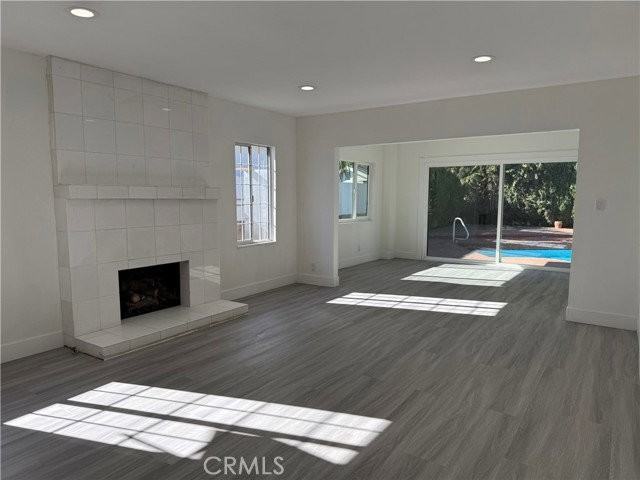 5527 Beckford Ave - Photo 5 of 7