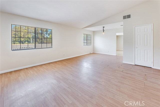 5546 Mclennan Ave - Photo 4 of 8