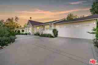 4731 Deseret Dr - Photo 6 of 8